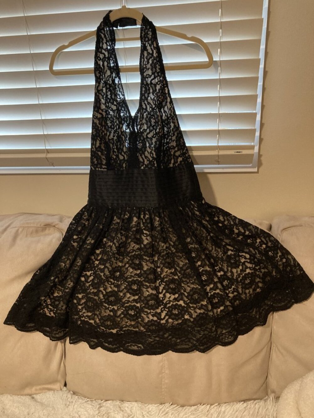 VENUS Black Lace Halter Party dress - size Small
